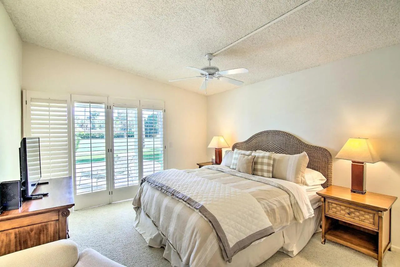 펜션 Palm Springs Oasis With Pool And Golf Course Views! 빌라