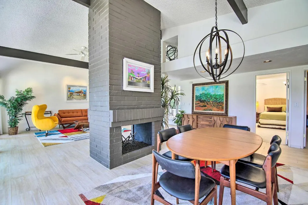 펜션 Palm Springs Oasis With Pool And Golf Course Views! 빌라 미국