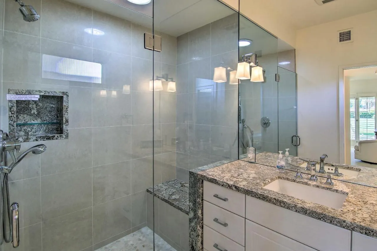 Palm Springs Oasis With Pool And Golf Course Views! 빌라 펜션